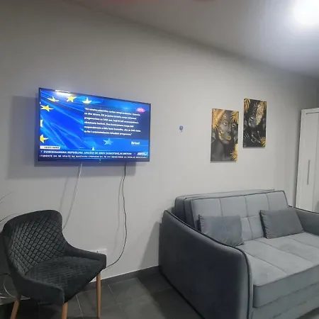 Silver Apartment *